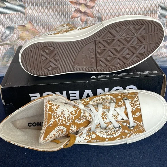 Converse WMNS 572541C
CTAS LIFT HI
WHEAT/EGRET/BLACK SNEAKERS - PLATFORMS - Picture 4 of 16